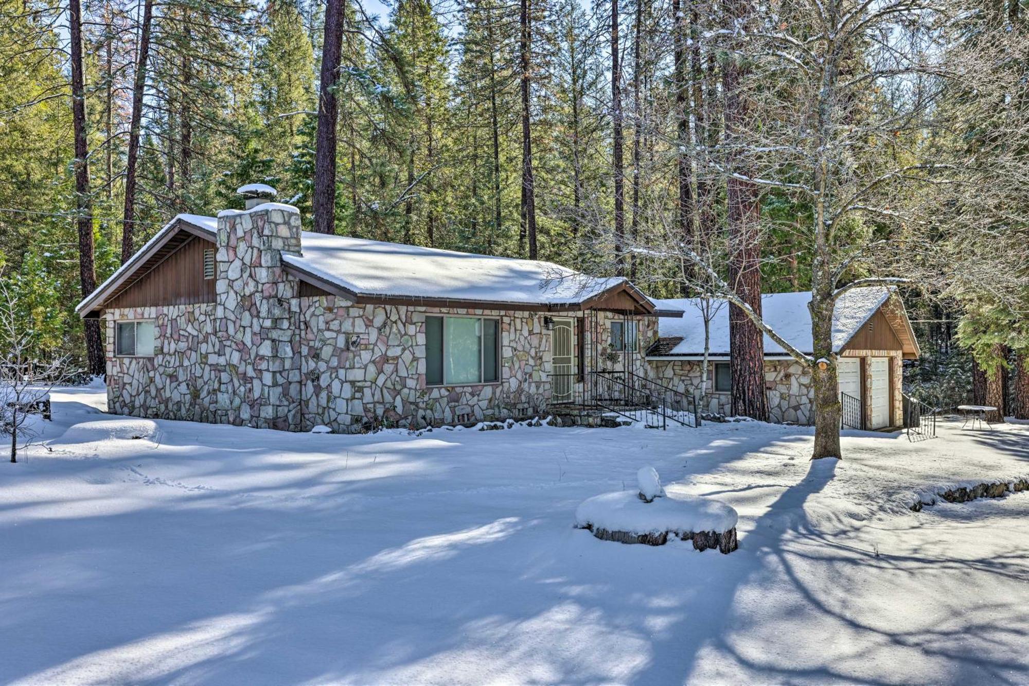 Riverfront Home Near Yosemite National Park! Groveland Exterior photo